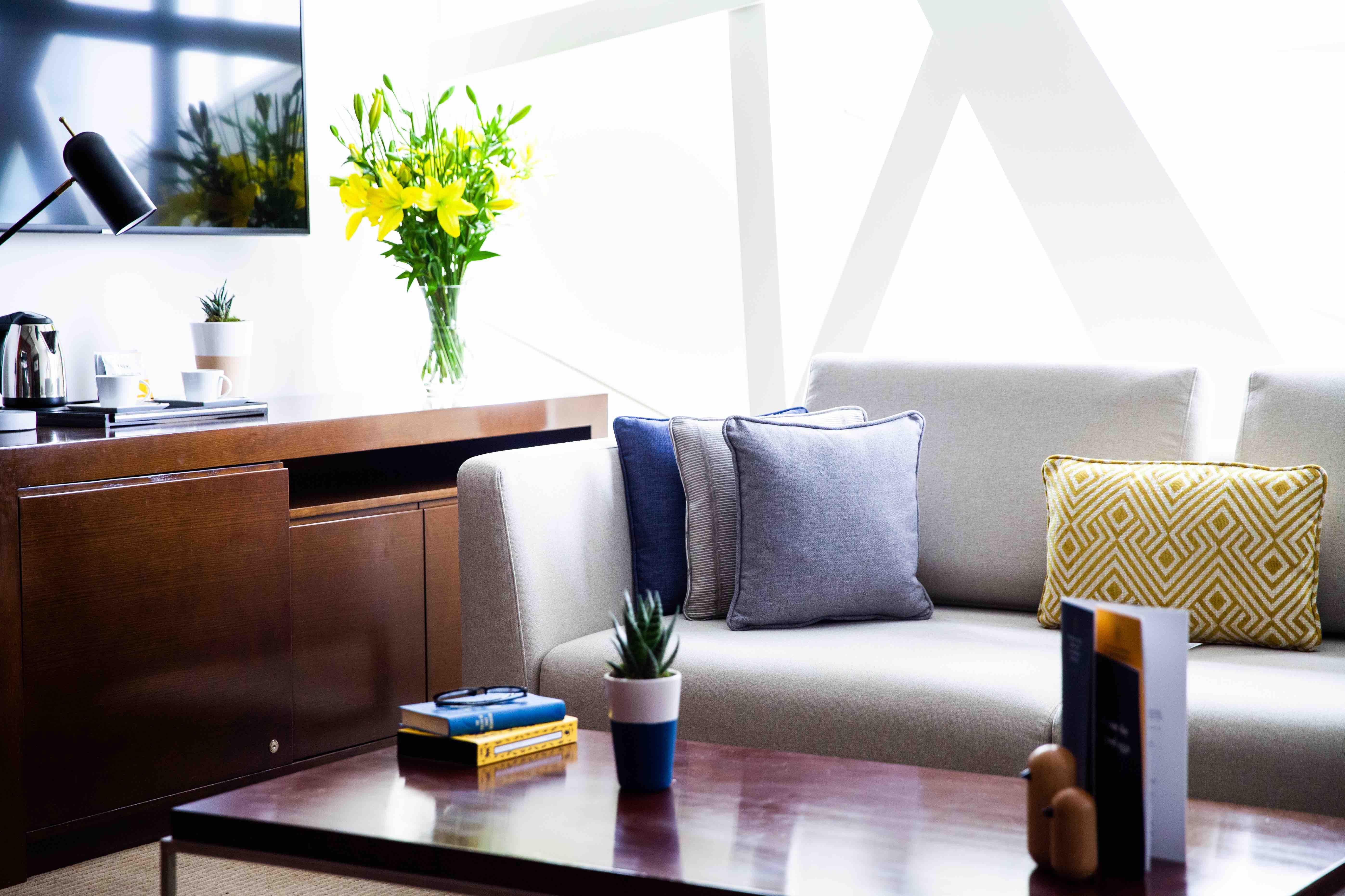 Voco Dubai By Ihg Hotel Exterior photo A living room at the residence