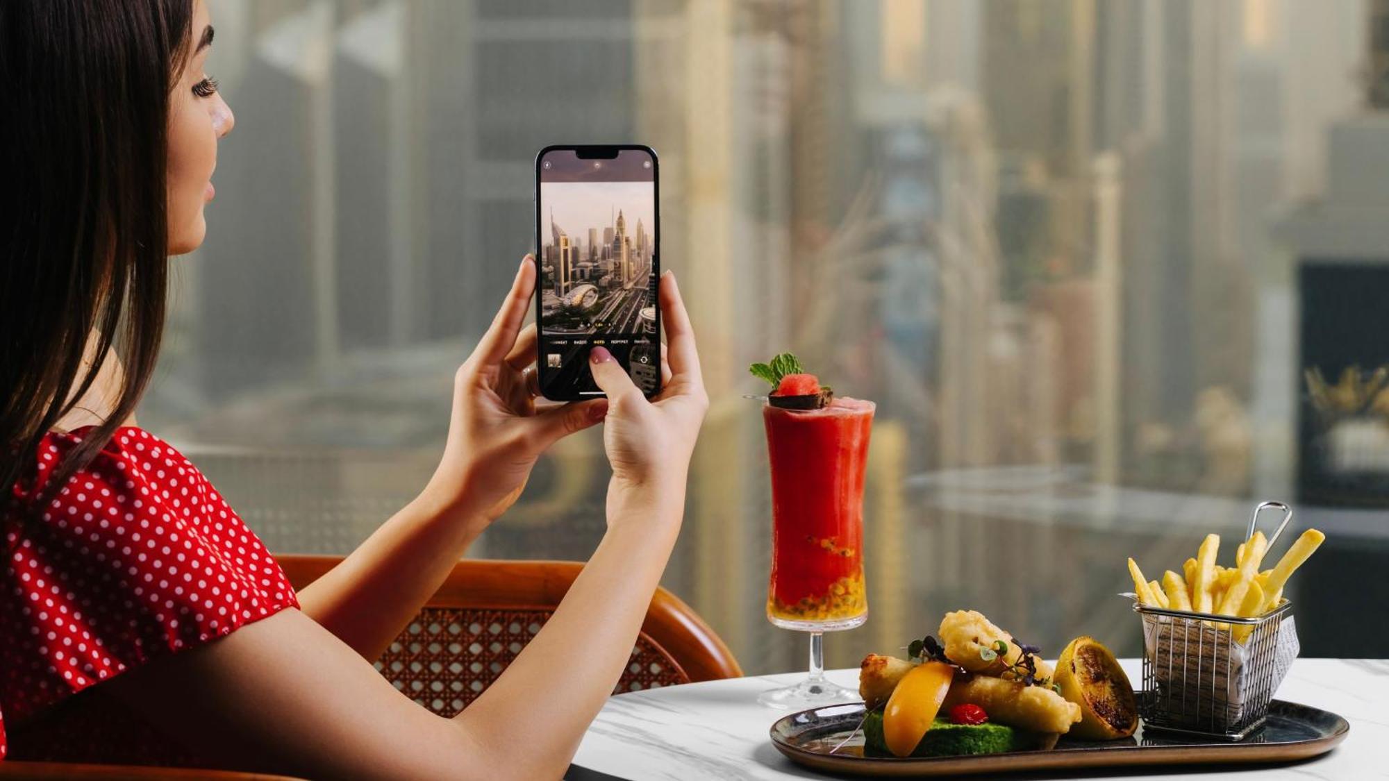 Voco Dubai, An Ihg Hotel Exterior photo A woman taking a photo with a smartphone