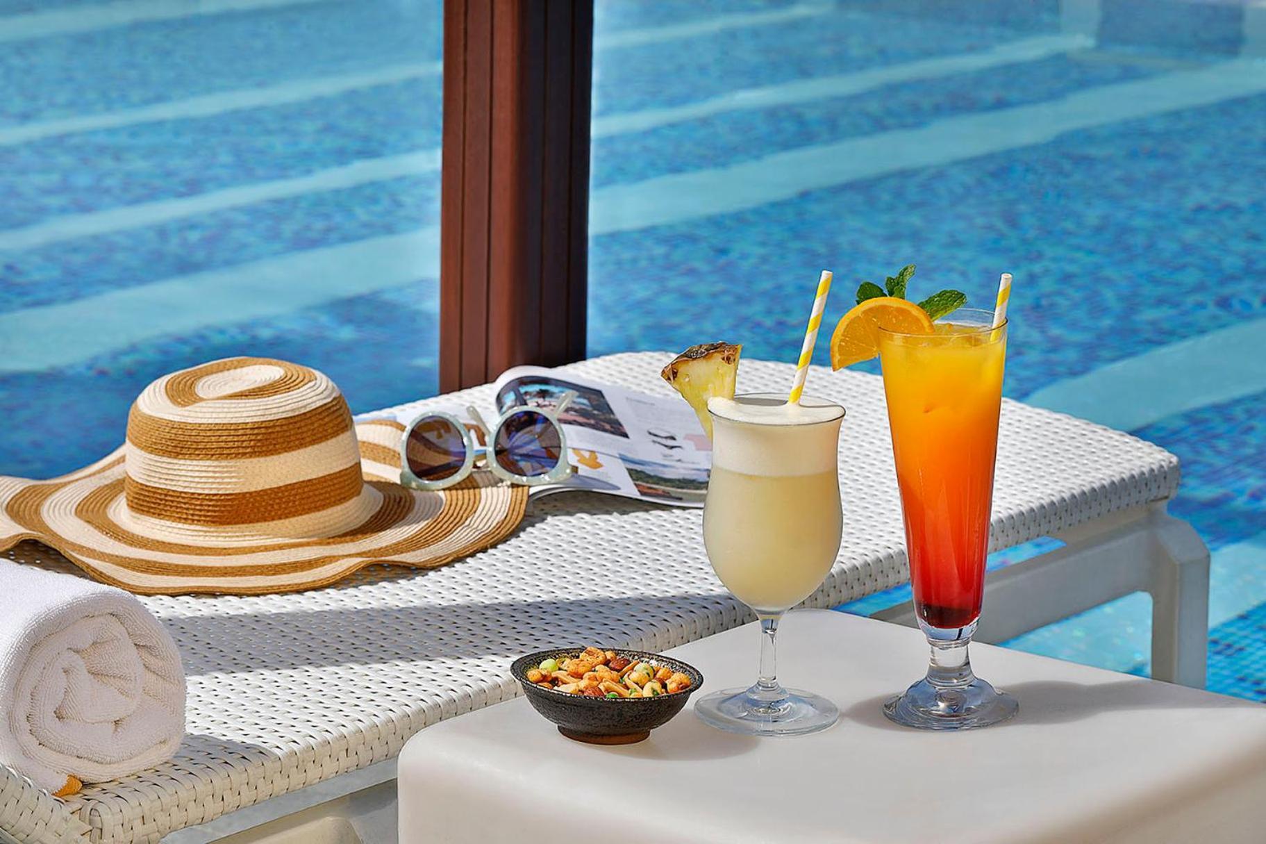Voco Dubai By Ihg Hotel Exterior photo Poolside drinks