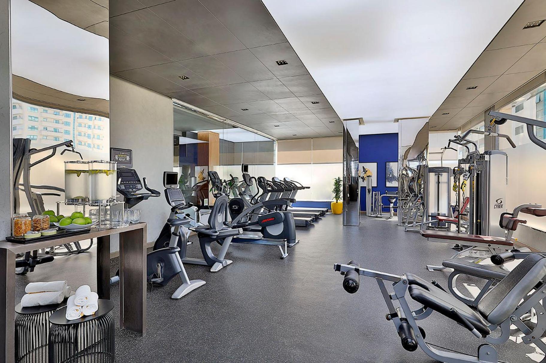 Voco Dubai By Ihg Hotel Exterior photo The gym at the hotel
